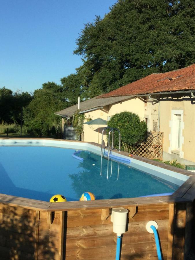 The Little House Mezieres-sur-Issoire Exterior foto
