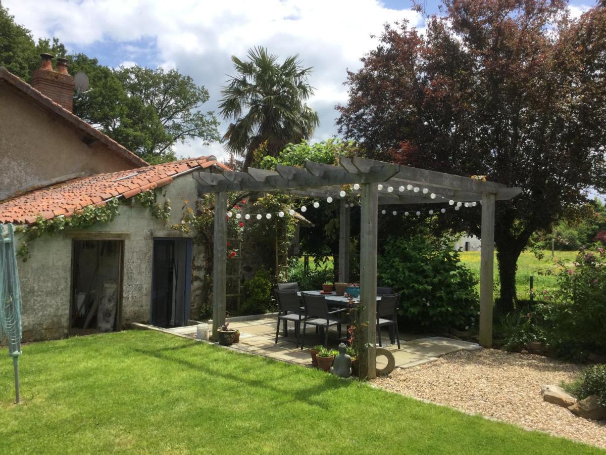 The Little House Mezieres-sur-Issoire Exterior foto